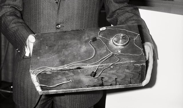 Einer der Sprengstoffkästen, die für die Bombenattentate verwendet wurden. Einer der Sprengstoffkästen, die für die Bombenattentate verwendet wurden.