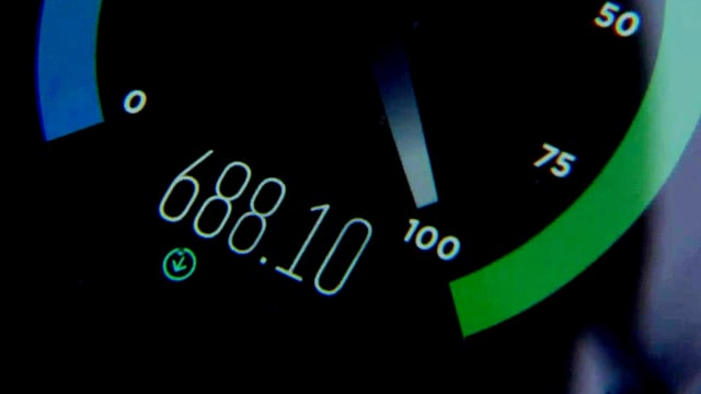 Speedtest zeigt 688Mbit/s an. Speedtest zeigt 688Mbit/s an.