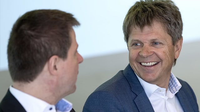 Jürg Grossen neben Martin Bäumle, an der Delegiertenversammlung am 6. April Jürg Grossen neben Martin Bäumle, an der Delegiertenversammlung am 6. April