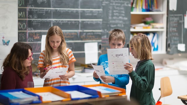 Schüler im Unterricht. Schüler im Unterricht.