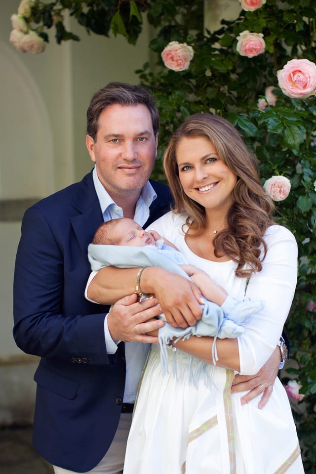 Chris O'Neill und Prinzessin Madeleine mit ihrem kleinen Nicolas Chris O'Neill und Prinzessin Madeleine mit ihrem kleinen Nicolas