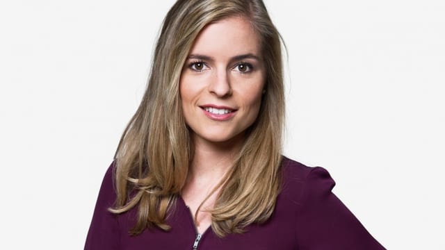 Porträt von Moderatorin Katharina Locher. Porträt von Moderatorin Katharina Locher.