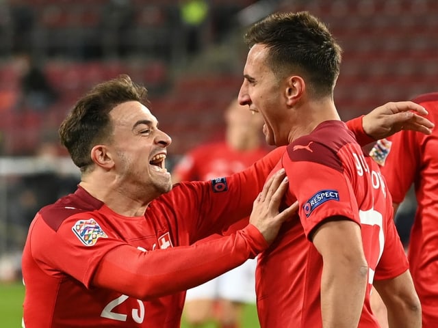 Xherdan Shaqiri und Mario Gavranovic jubeln gemeinsam. Xherdan Shaqiri und Mario Gavranovic jubeln gemeinsam.