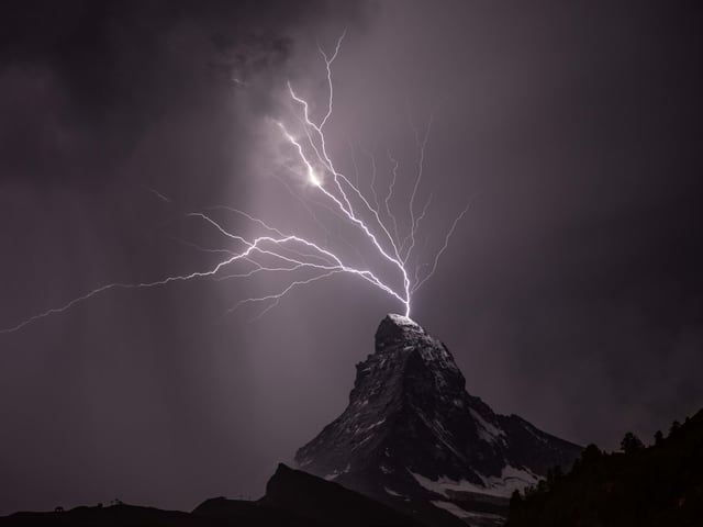 Blitzeinschlag ins Matterhorn Blitzeinschlag ins Matterhorn