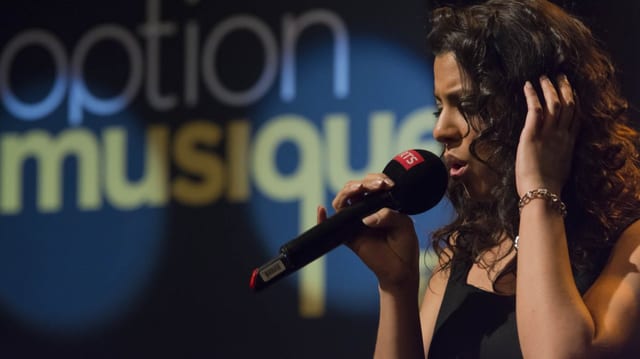 Mélanie René singt auf der RTS-Bühne
