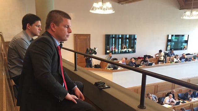 Erich Hess auf Zuschauertribüne im Saal des Grossen Rates. Erich Hess auf Zuschauertribüne im Saal des Grossen Rates.