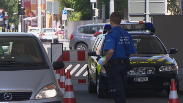Ein Grenzwächter am Zoll Basel Ein Grenzwächter am Zoll Basel