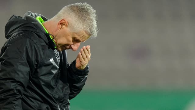 Aarau Trainer Livio Bordoli schaut zu Boden Aarau Trainer Livio Bordoli schaut zu Boden