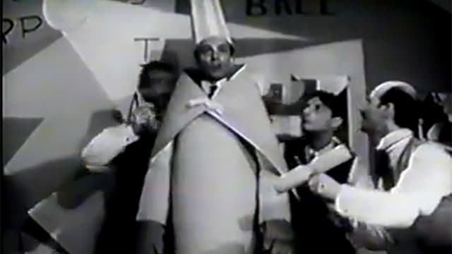 Eine Szene auf der Bühne des Cabaret Voltaire. Eine Szene auf der Bühne des Cabaret Voltaire.