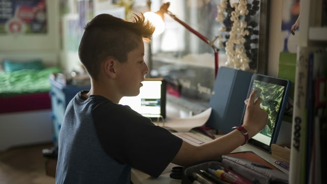 Schüler beim Homeschooling Schüler beim Homeschooling