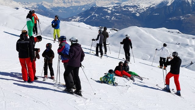 Skifahrer auf einer Piste. Skifahrer auf einer Piste.