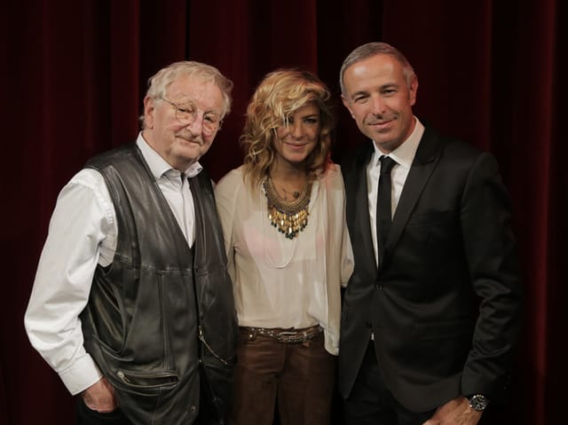 Peter Bichsel (links) mit Eliana Burki und Gastgeber Dani Fohrler.