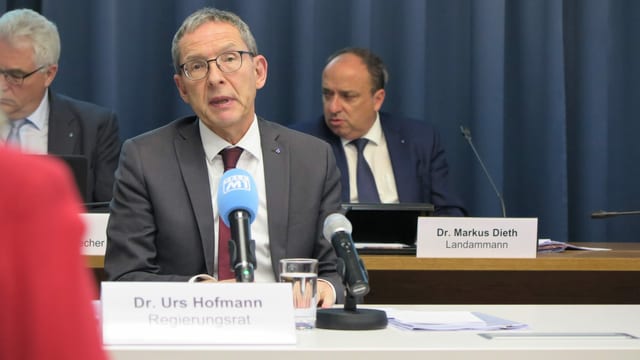 Medienkonferenz mit den drei Männern Medienkonferenz mit den drei Männern