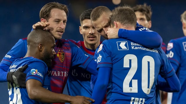 FCB-Spieler freuen sich FCB-Spieler freuen sich