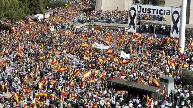 Demonstranten gegen Freilassung von ETA-Terroristen Demonstranten gegen Freilassung von ETA-Terroristen