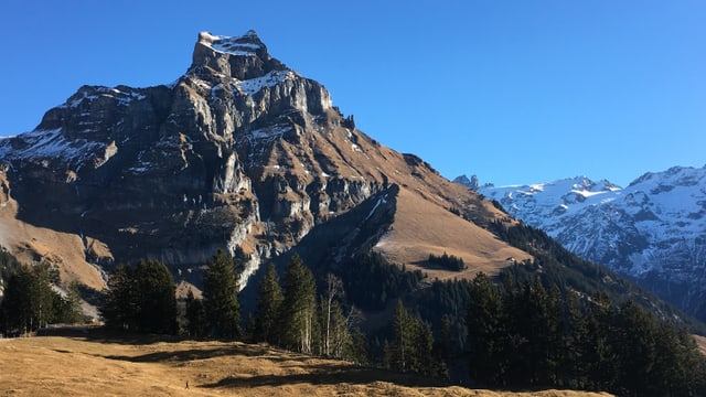 Blick auf die grünen Berge rund um Engelberg am Neujahrstag. Blick auf die grünen Berge rund um Engelberg am Neujahrstag.