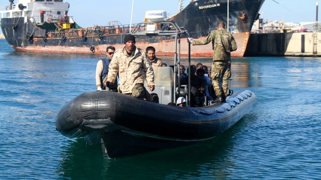 Flüchtlingsboot. Flüchtlingsboot.