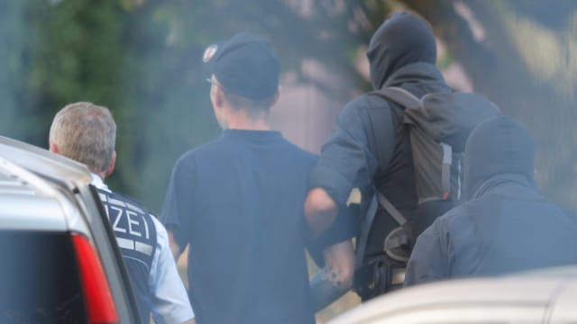 Bild der Festnahme eines Verdächtigen Bild der Festnahme eines Verdächtigen