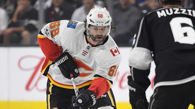 Jaromir Jagr bei seinem Flames-Debüt. Jaromir Jagr bei seinem Flames-Debüt.