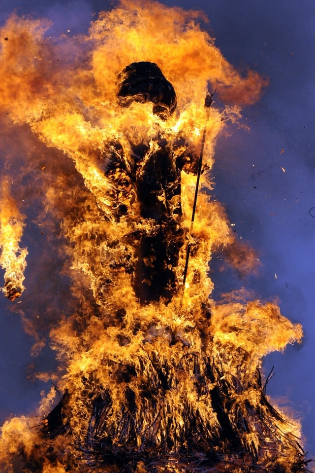 Der Böögg in Vollbrand. Der Böögg in Vollbrand.
