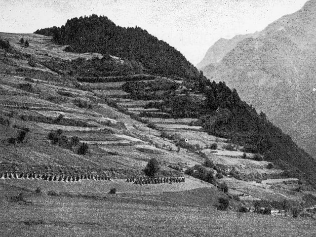 Ramosch - La collina da Motata, lieu da fortificaziun preistorica Ramosch - La collina da Motata, lieu da fortificaziun preistorica