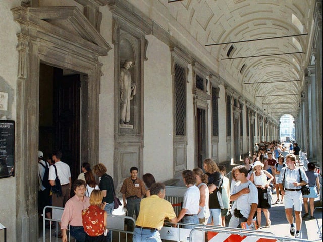 Besucher vor den Uffizien Besucher vor den Uffizien