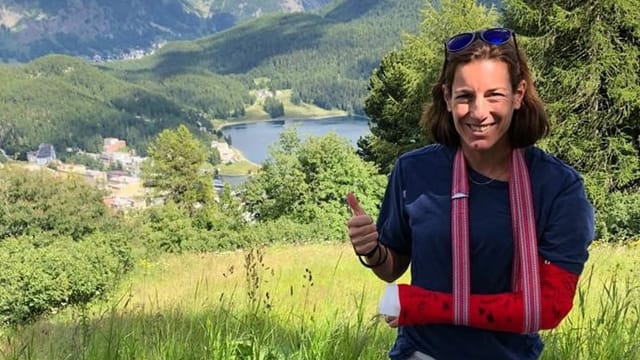 Purtret da Nicola Spirig cun rut il bratsch. Purtret da Nicola Spirig cun rut il bratsch.