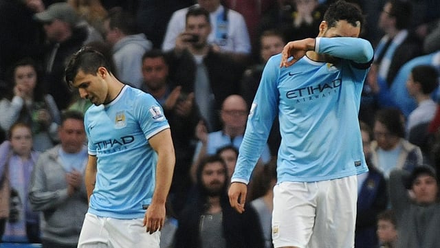 Die beiden City-Spieler Sergio Aguero (links) und Joleon Lescott nach der Niederlage. Die beiden City-Spieler Sergio Aguero (links) und Joleon Lescott nach der Niederlage.