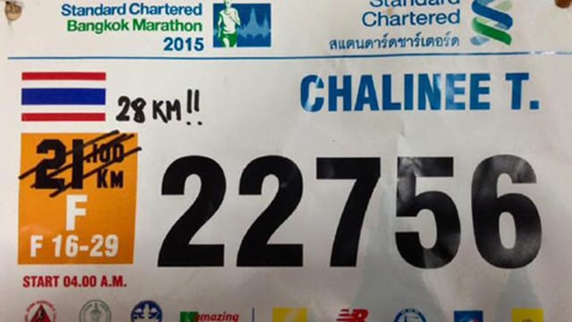 Die Startnummer einer Läuferin des Bangkok-Halbmarathons. Die Startnummer einer Läuferin des Bangkok-Halbmarathons.