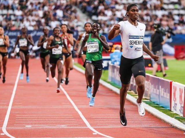 Caster Semenya auf dem Weg zu ihrer persönlichen Bestleistung 2018 in Paris. Caster Semenya auf dem Weg zu ihrer persönlichen Bestleistung 2018 in Paris.