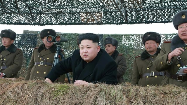 Nordkoreas Machthaber mit Militärs Nordkoreas Machthaber mit Militärs