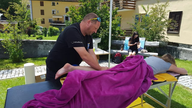 Arthur Schlatter da Scuol sco unic massader. Arthur Schlatter da Scuol sco unic massader.