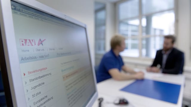 Die Kooperation von Bund und RAV zur Förderung inländischer Fachkräfte zeigt Anlaufschwierigkeiten. Die Kooperation von Bund und RAV zur Förderung inländischer Fachkräfte zeigt Anlaufschwierigkeiten.