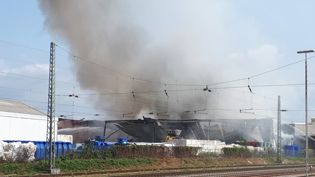 Brand in Lagerhalle in Efringen-Kirchen