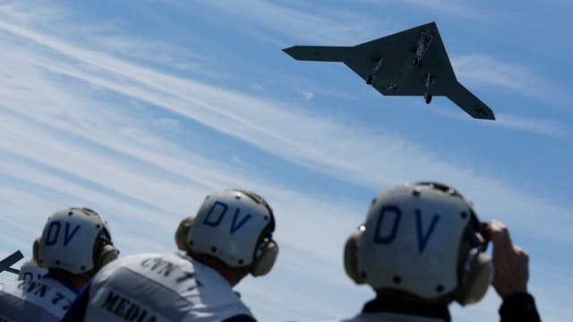 Erster Start einer Drohne X-47B von einem Flugzeugträger vor der Küste von Virginia am 14. Mai. Erster Start einer Drohne X-47B von einem Flugzeugträger vor der Küste von Virginia am 14. Mai.