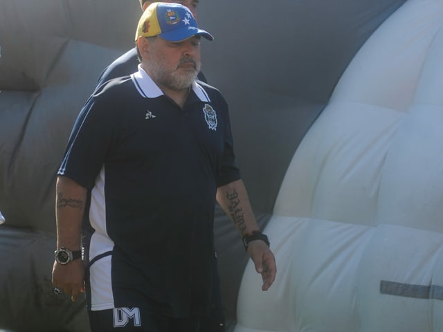 Diego Maradona feiert sein zweites Comeback als Trainer innert 2 Monaten Diego Maradona feiert sein zweites Comeback als Trainer innert 2 Monaten
