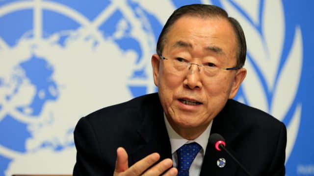 Ban Ki Moon spricht, dahinter Logo der UNO Ban Ki Moon spricht, dahinter Logo der UNO