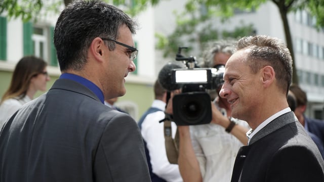 Marcus Caduff en discurs cun Stefan Engler