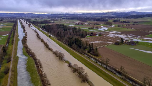 Die Thur führte auch am Samstagmorgen noch Hochwasser. Die Thur führte auch am Samstagmorgen noch Hochwasser.