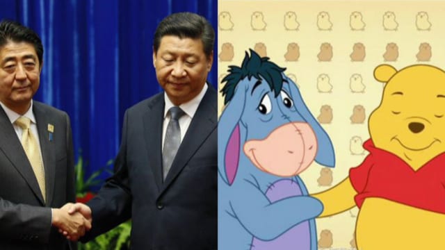 Shinzo Abe und Xi Jingping als Winnie the Poh und Esel. Shinzo Abe und Xi Jingping als Winnie the Poh und Esel.