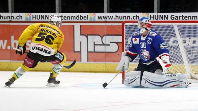 Maxim Noreau bezwingt Lukas Flüeler Maxim Noreau bezwingt Lukas Flüeler