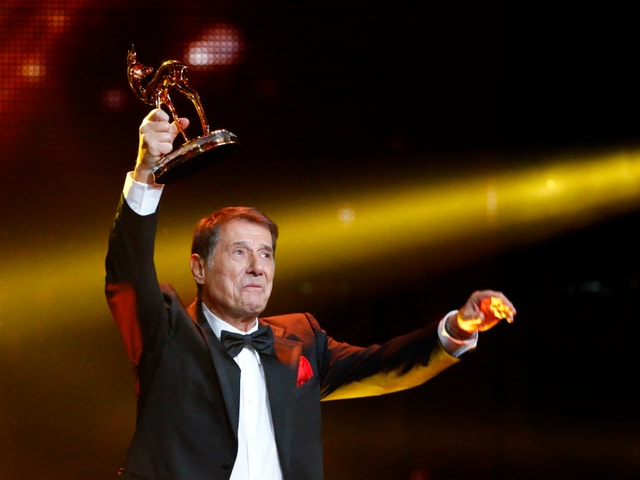 Udo Jürgens mit Bambi Udo Jürgens mit Bambi