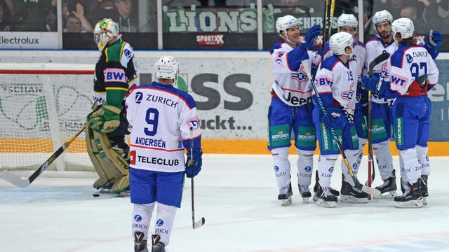 Kloten bejubelt den Sieg über Thurgau im Cup Kloten bejubelt den Sieg über Thurgau im Cup