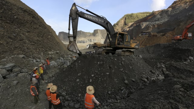 En il Myanmar sa chattan ils pli gronds deposits da jade dal mund. En il Myanmar sa chattan ils pli gronds deposits da jade dal mund.