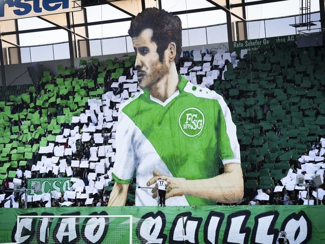 Choreografie der FCSG-Fans anlässlich des Abschieds von Tranquillo Barnetta Choreografie der FCSG-Fans anlässlich des Abschieds von Tranquillo Barnetta