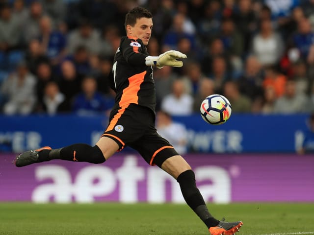 Eldin Jakupovic kickt ab