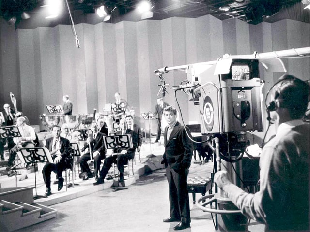 Bernstein vor einer Fernsehkamera Bernstein vor einer Fernsehkamera