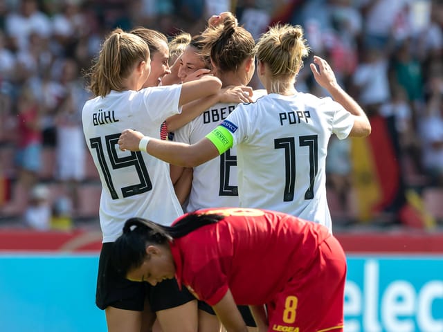 Jubelnde deutsche Spielerinnen