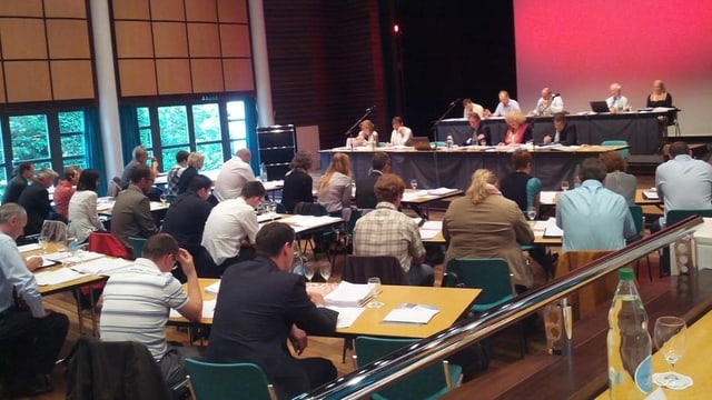 Sitzung in grossem Saal. Sitzung in grossem Saal.
