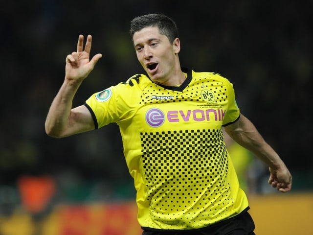 Der damals 23-jährige Robert Lewandowski schiesst die Bayern ab. Der damals 23-jährige Robert Lewandowski schiesst die Bayern ab.